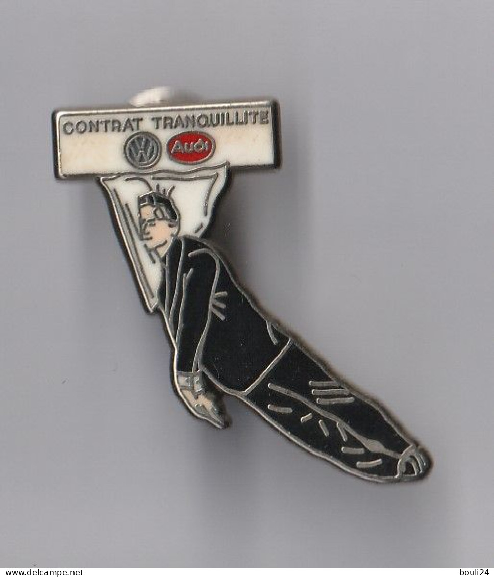 PIN'S THEME AUTOMOBILE  CONTRAT TRANQUILITE  BMW  AUDI   SIGNE COCON - Audi