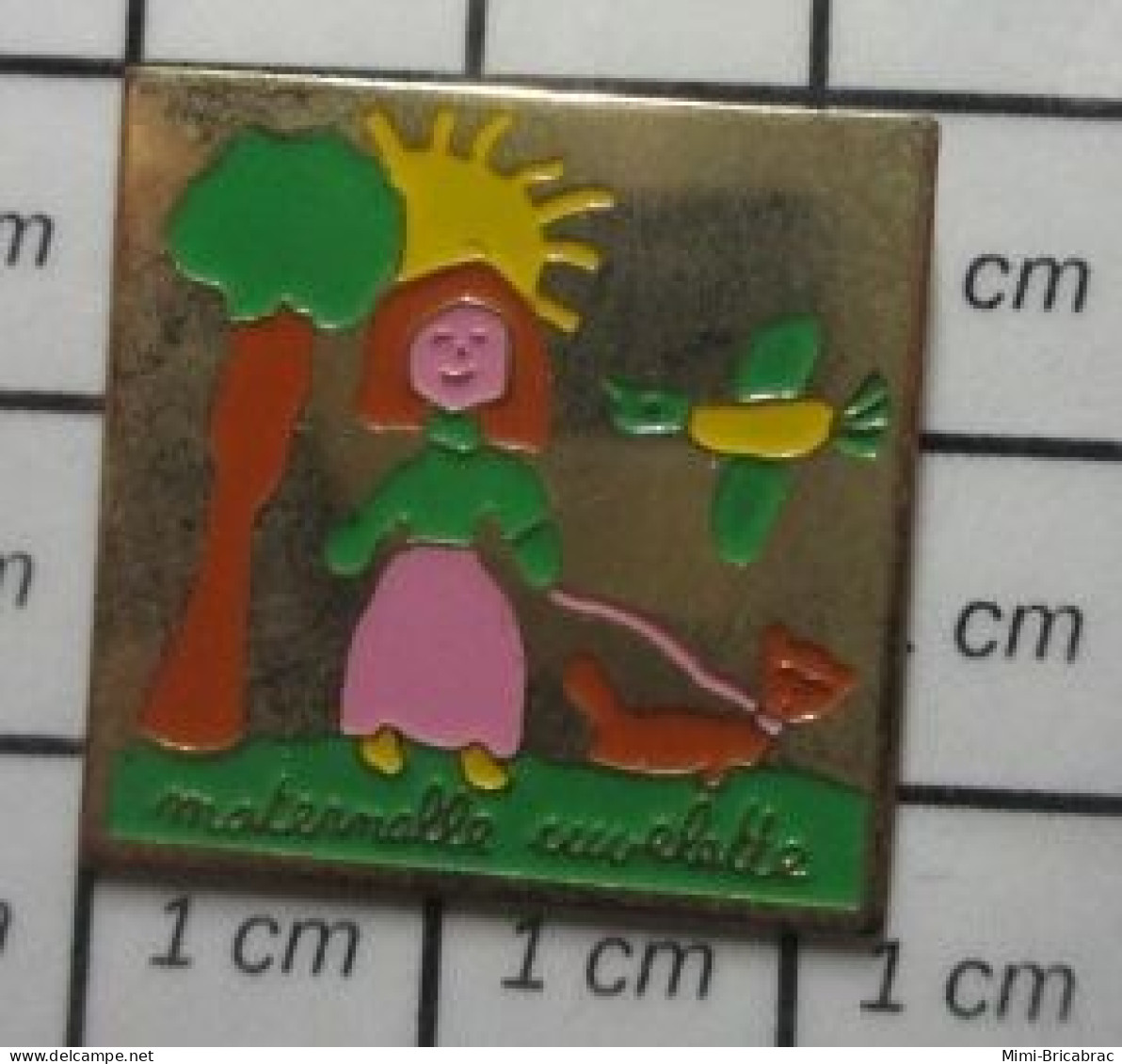 821 Pin's Pins / Beau Et Rare : ADMINISTRATIONS / DESSIN D'ENFANT ECOLE MATERNELLE CUVELETTE - Administration