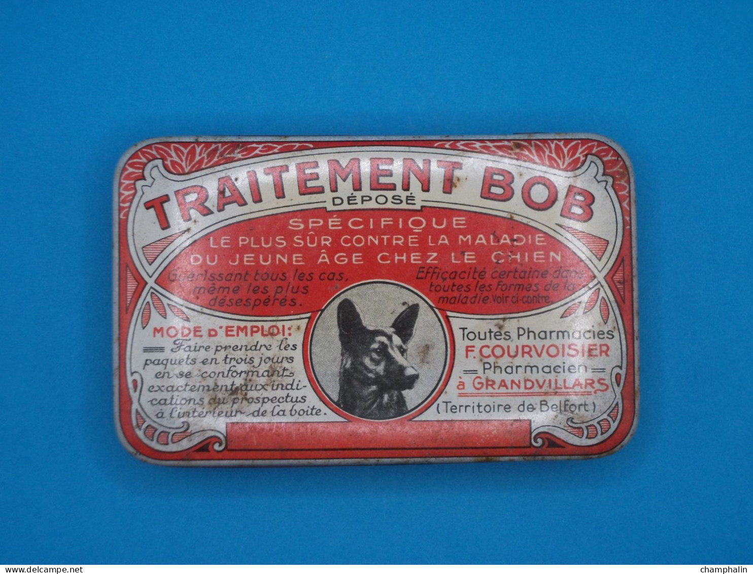 Boîte En Métal Ancienne - Traitement Bob - Pharmacie F. Courvoisier à Grandvillars (90) - Maladie Jeune âge Du Chien - Dozen