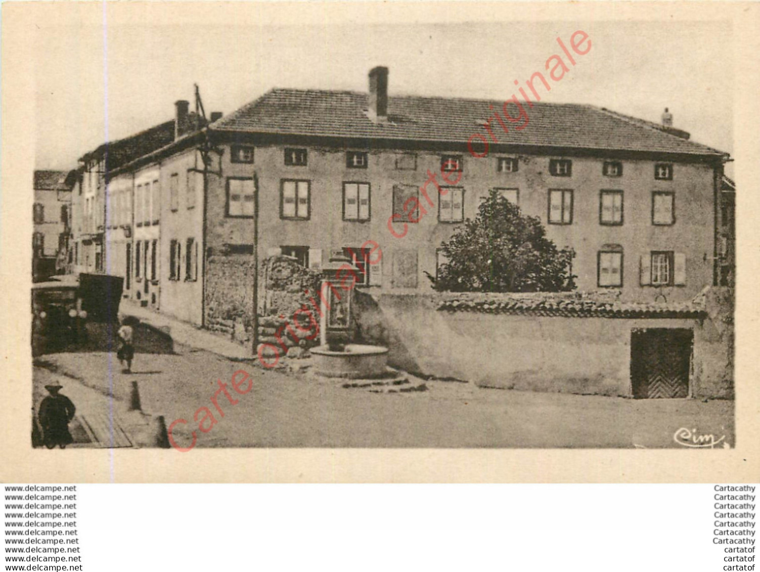 43.  LOUDES .  La Fontaine Et Le Couvent Des Religieuses De St-Joseph . - Loudes