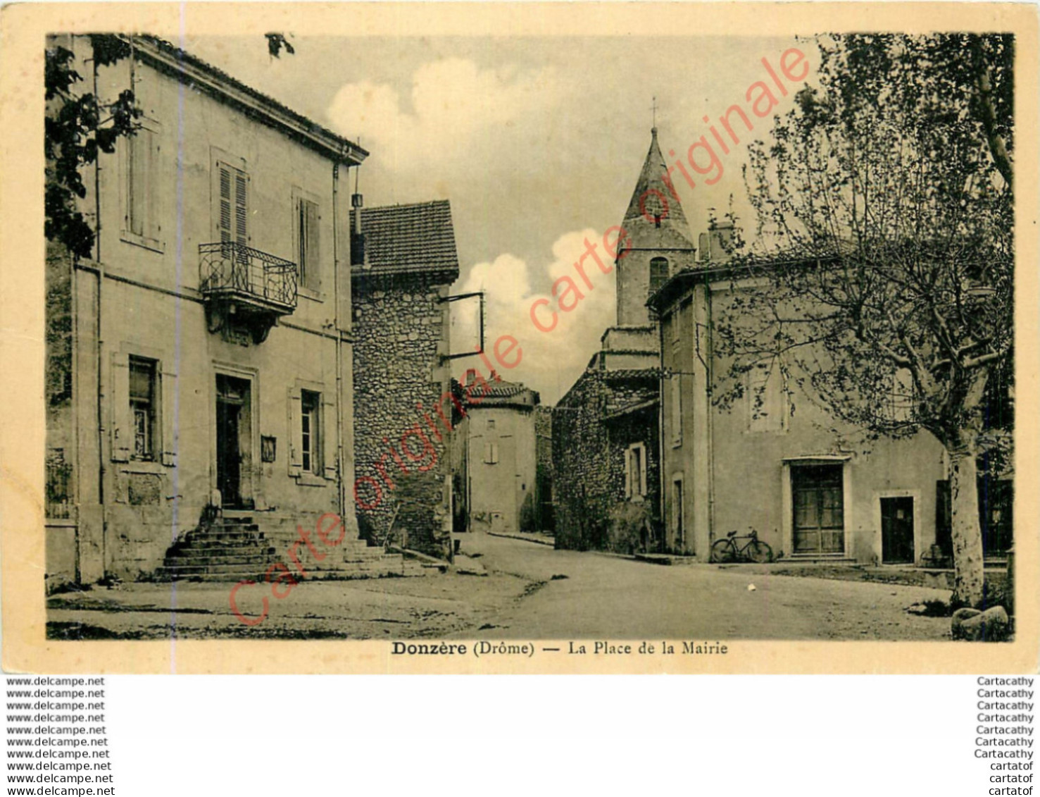 26.  DONZERE .  La Place De La Mairie . - Donzere