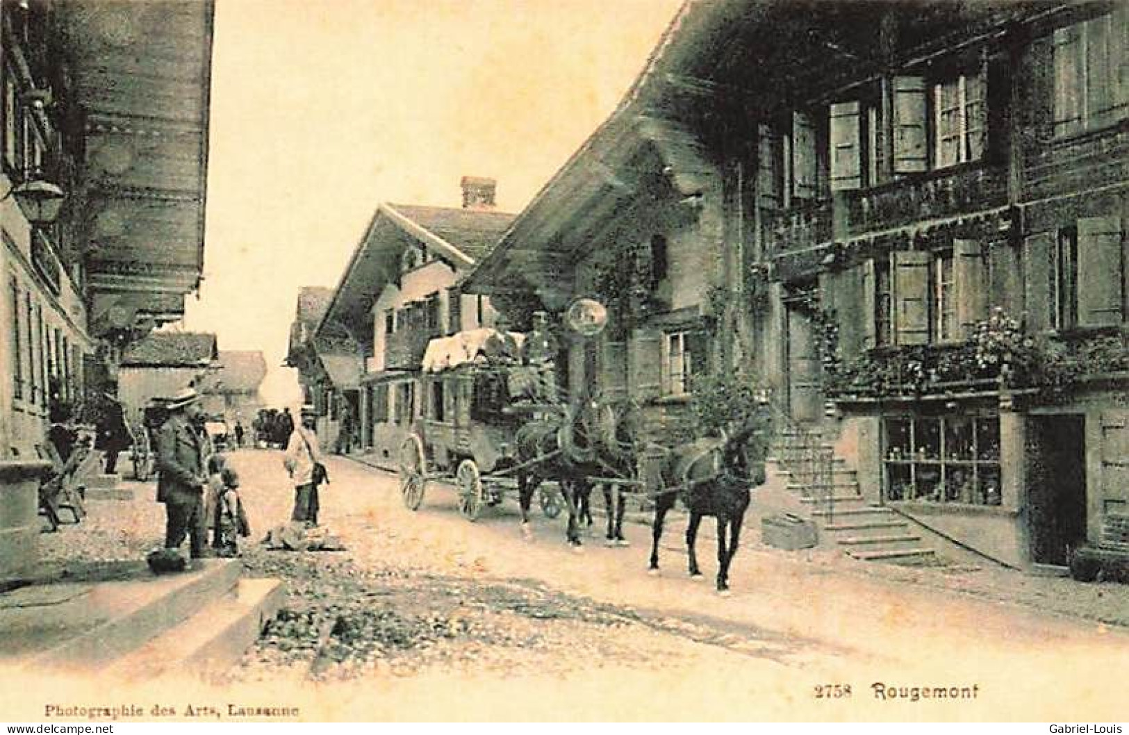 REPRODUCTION 1970 Rougemont La Diligence Avec Louis Saugy (découpeur Et Facteur) Devant L'Hôtel De Ville - Rougemont