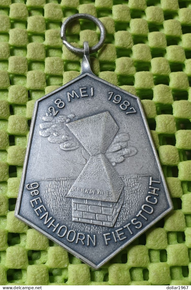 Medaile :  9e. Eenhoorn Fietstocht , 28-mei 1987 ( Dr)  -  Original Foto  !!  Medallion  Dutch - Andere & Zonder Classificatie