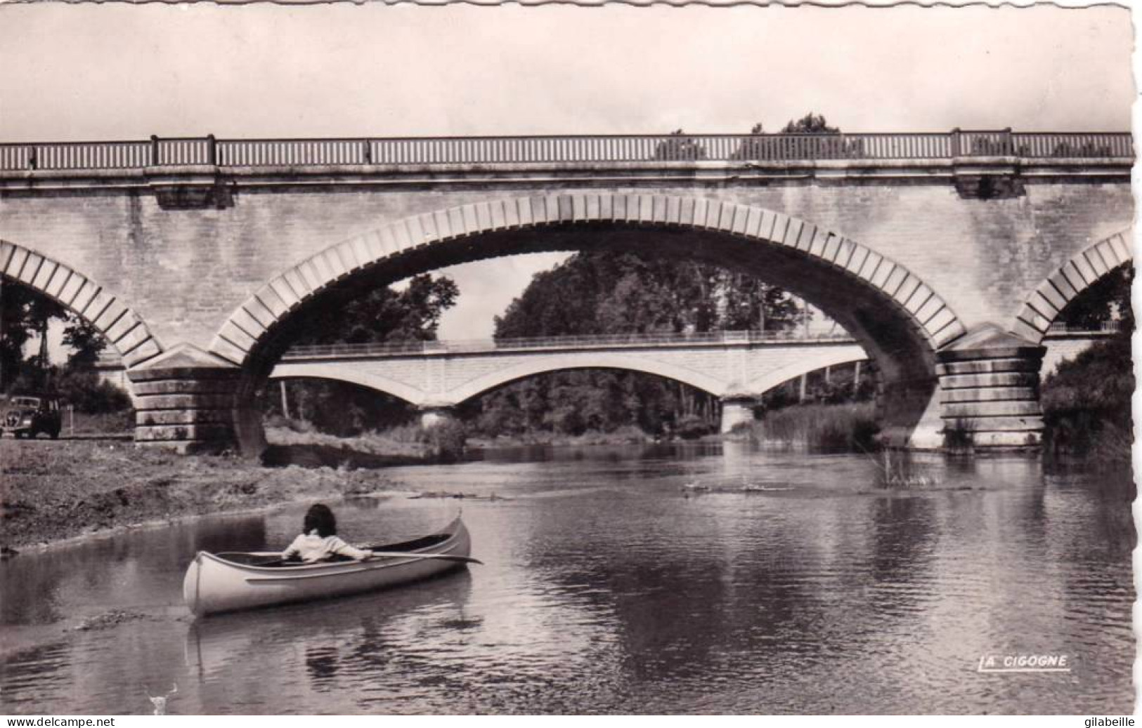 89 - Yonne -  SAINT FLORENTIN - Les Deux Ponts - L'Armancon - Un Coin De Baignade - Saint Florentin
