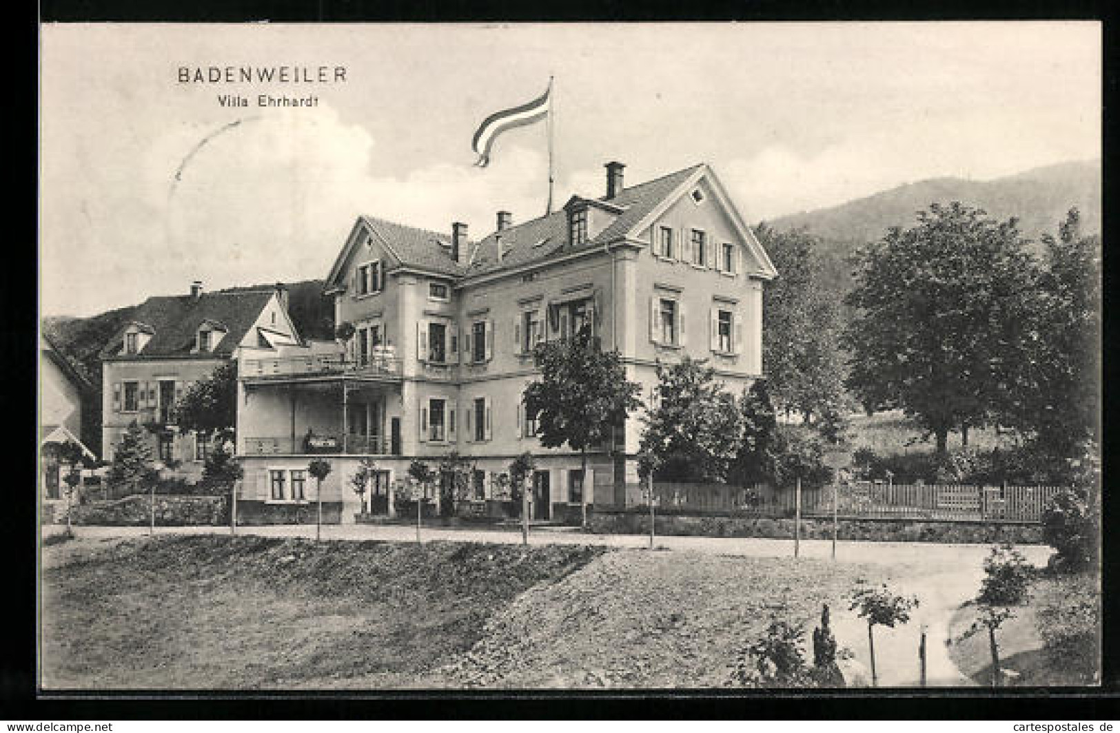 AK Badenweiler, Villa Ehrhardt Mit Strasse Und Blick Auf Berge  - Badenweiler