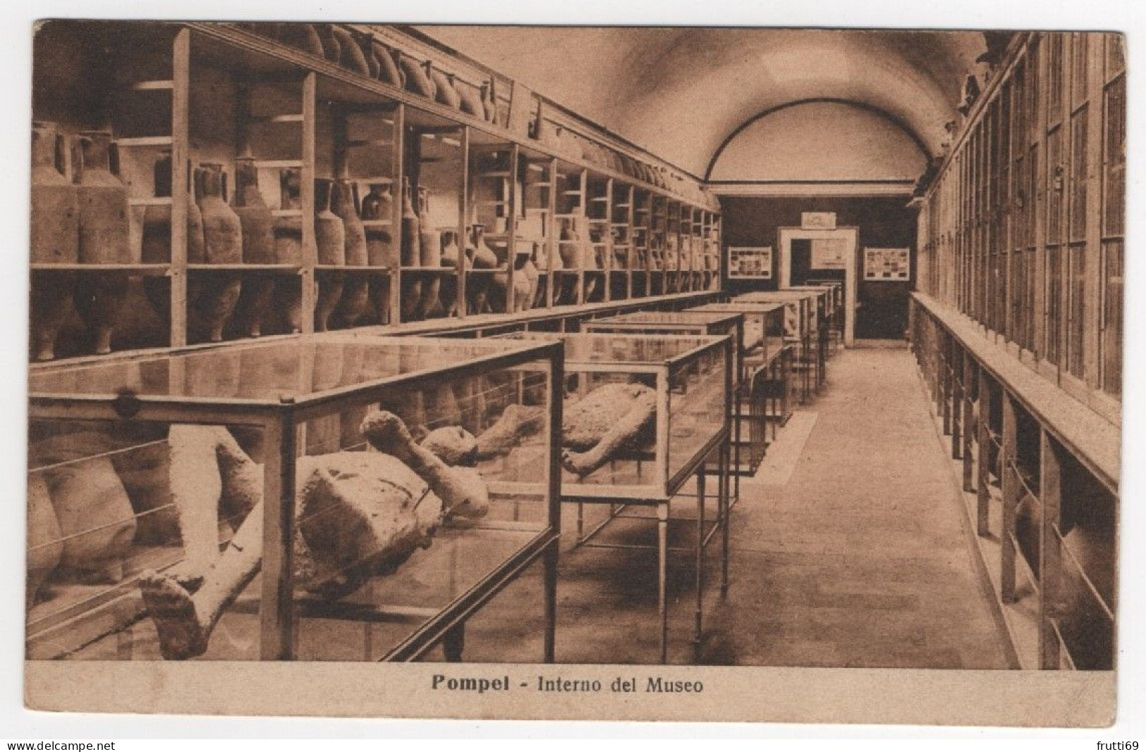 AK 214190 ITALY - Pompei - Interno Del Museo - Pompei