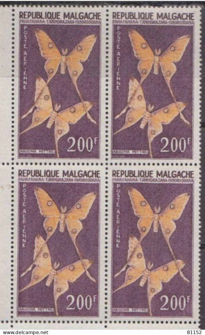 MADAGASCAR Coins Datés " Poste Aérienne " 200F Y.et.T. 82  Le 26 4 1960  Scan Recto-verso   Papillon  " Argema Mittrei " - Poste Aérienne