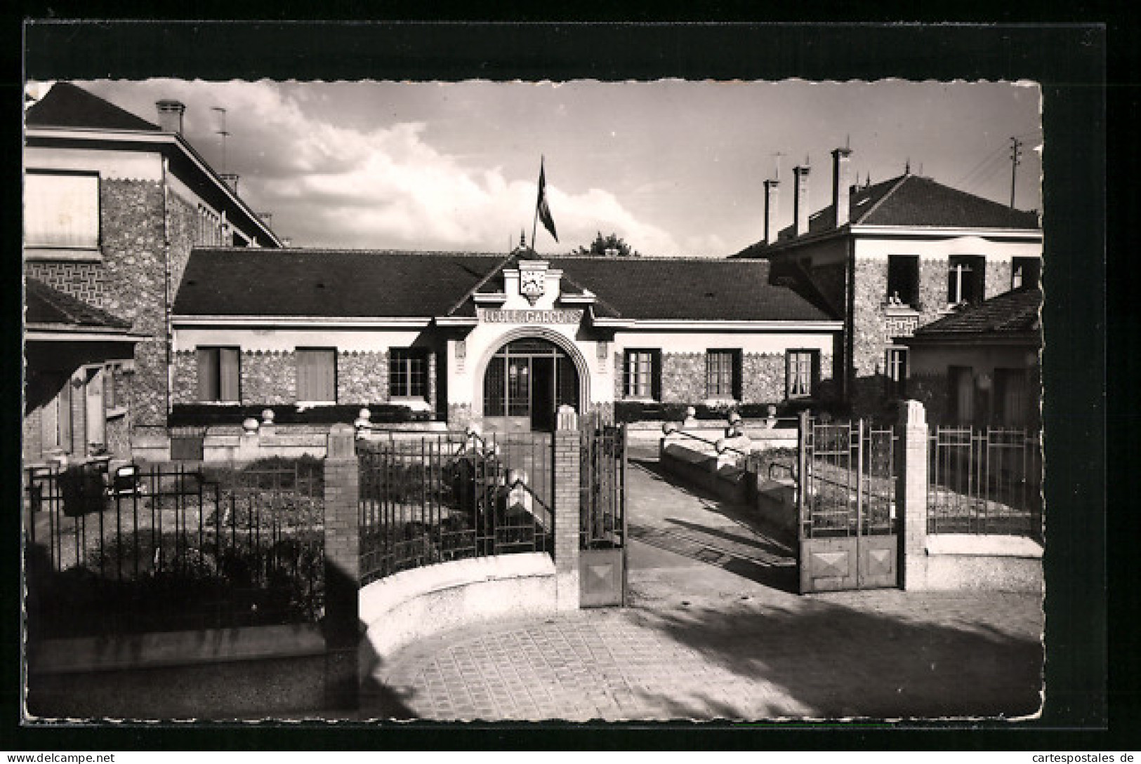 CPA Les Mureaux, Groupe Scolaire Roux-Calmette  - Les Mureaux