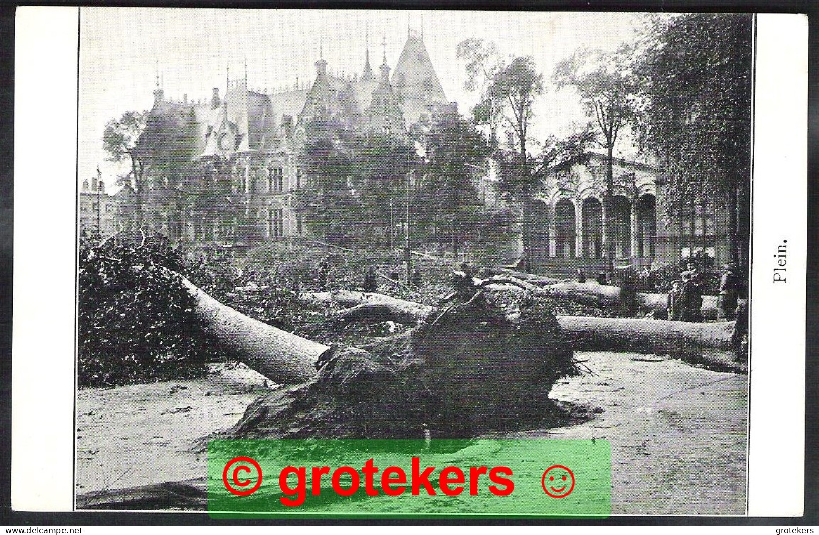 ‘s-GRAVENHAGE Plein Met Door De Storm Gevelde Bomen Vermoedelijk 1911 - Den Haag ('s-Gravenhage)