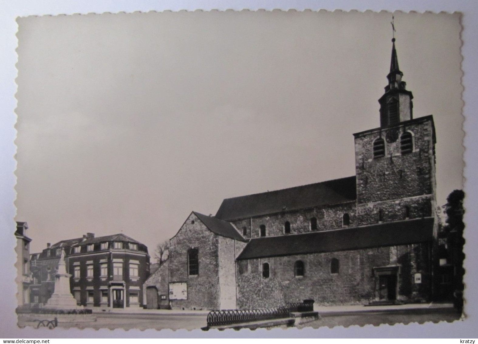 BELGIQUE - NAMUR - ANDENNE - SCLAYN - L'Eglise Et La Grand'Place - Andenne