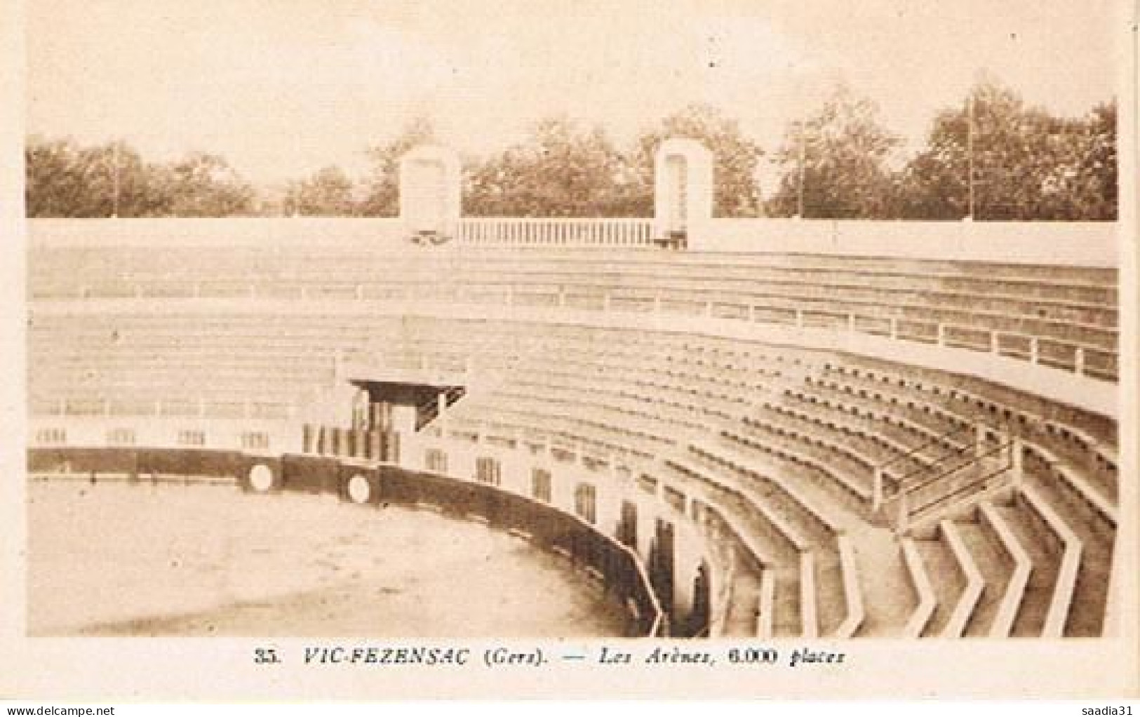 32  VIC FEZENSAC LES ARENES  6000 PLACES - Vic-Fezensac