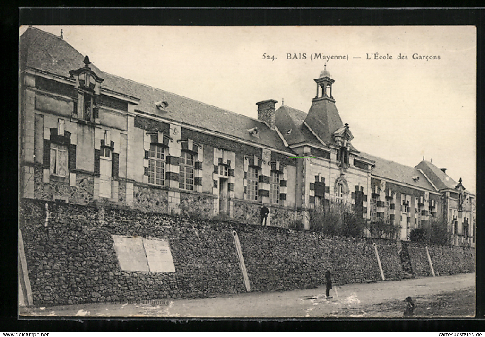 CPA Bais, L`École Des Garcons  - Bais