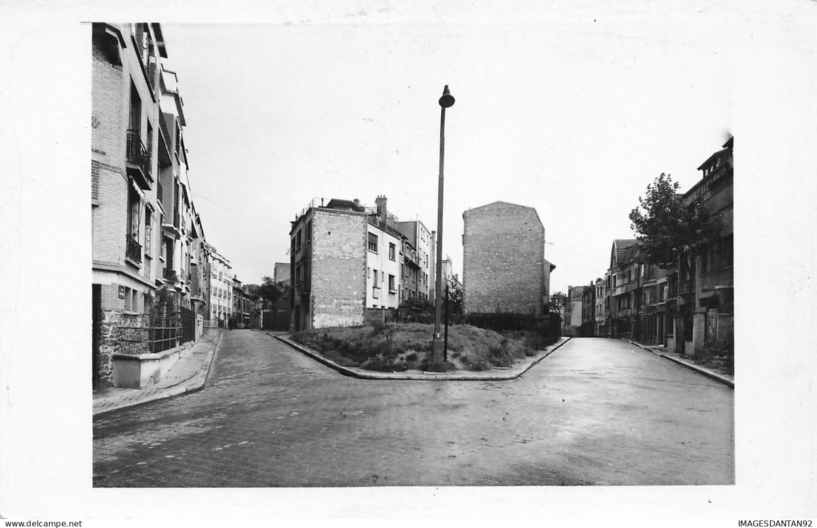 75019 PARIS #FG57046 RUE GEORGES LARDENNOIS ANGLE RUE REMY DE GOURMONT CARTE PHOTO - Arrondissement: 19