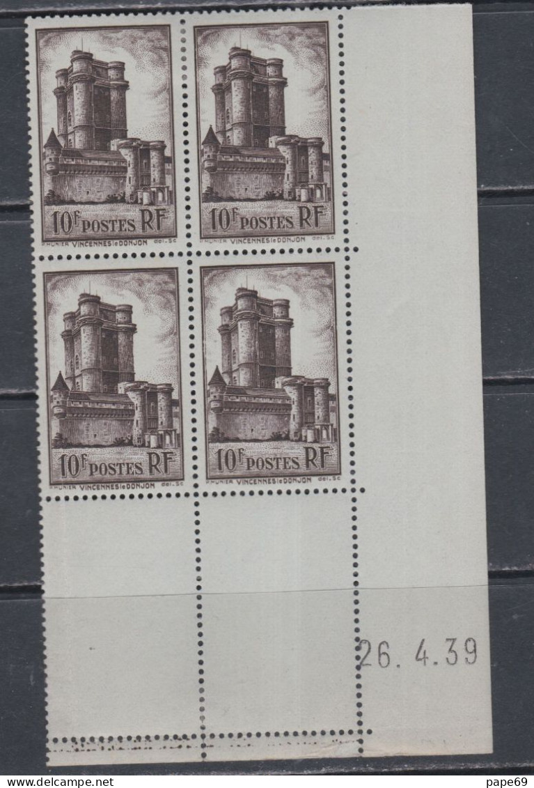 France N° 393 XX Château De Vincennes En Bloc De 4 Coin Daté Du 4 . 12 . 39  Sans Charnière, Qq Dents  Détachées, TB - 1930-1939