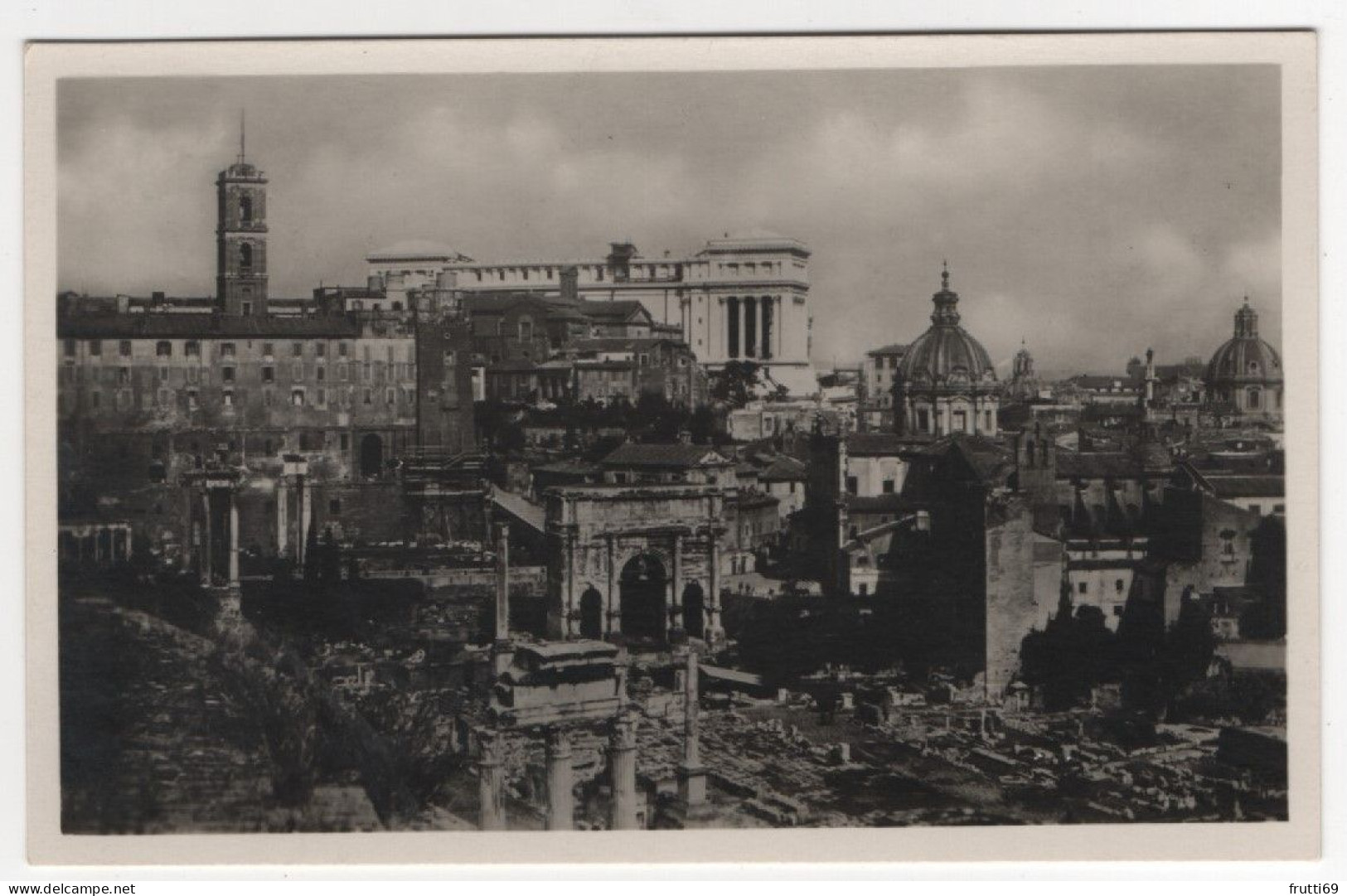 AK 214234 ITALY - Roma - Foro Romano - Panorama - Piazze