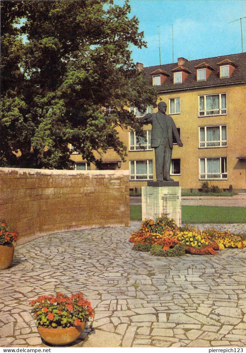 Weimar - Monument Ernst Thälmann Sur La Place - Weimar