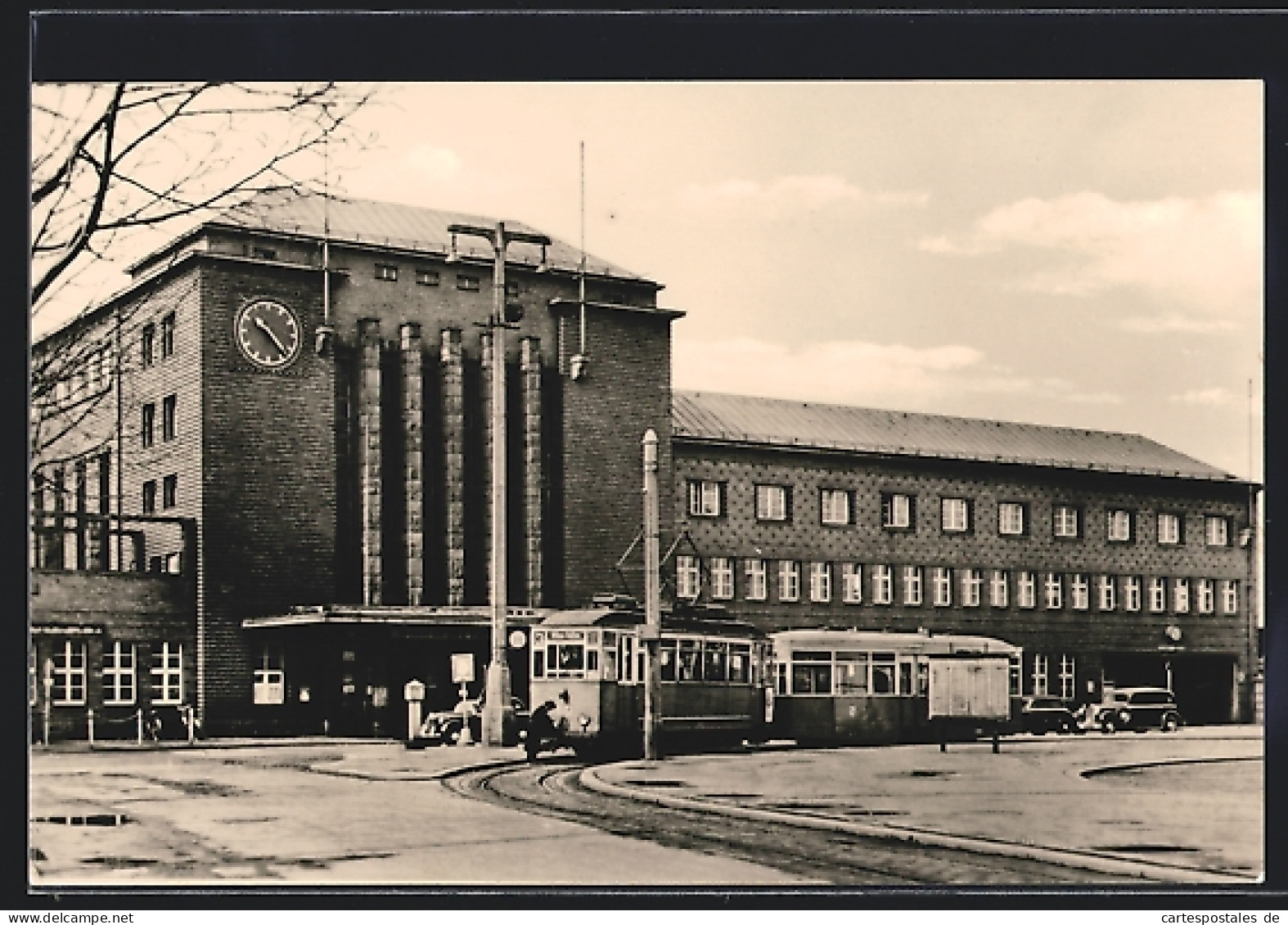 AK Zwickau /Sa., Strassenbahn Am Hauptbahnhof  - Zwickau