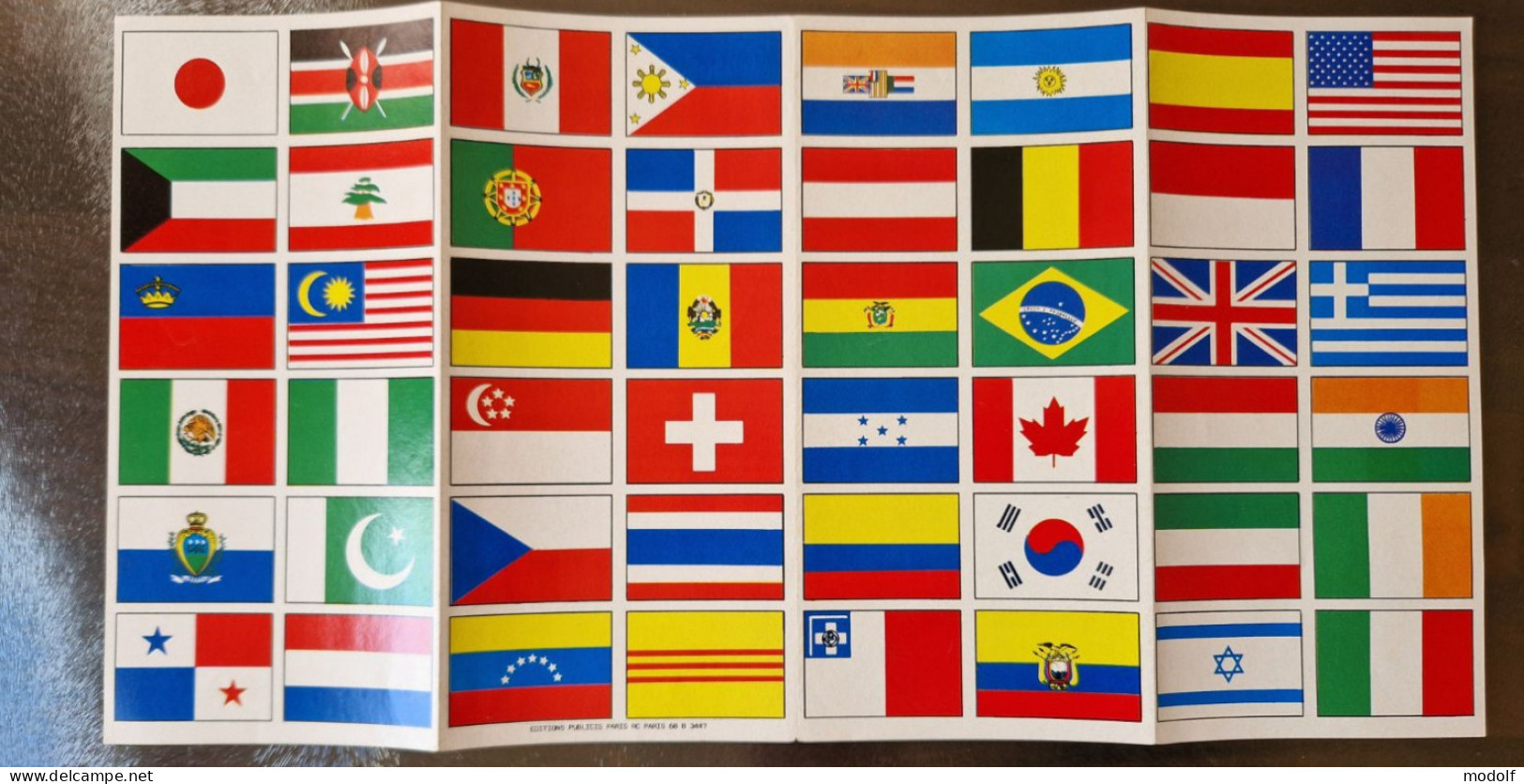 Dépliant "La Carte Bleue Devient Internationale" Avec 48 Drapeaux Du Monde - Publicités