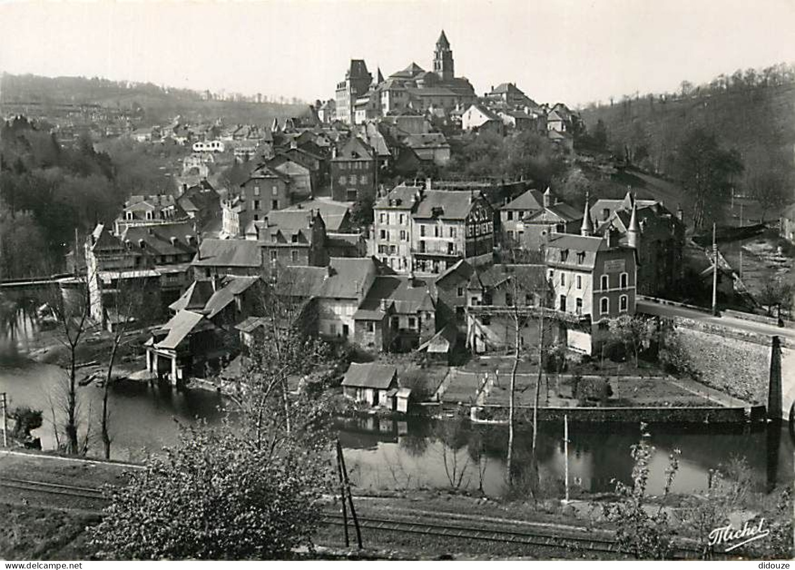 19 - Uzerche - Vue Générale - Boucle De La Vezère - Mention Photographie Véritable - Carte Dentelée - CPSM Grand Format  - Uzerche