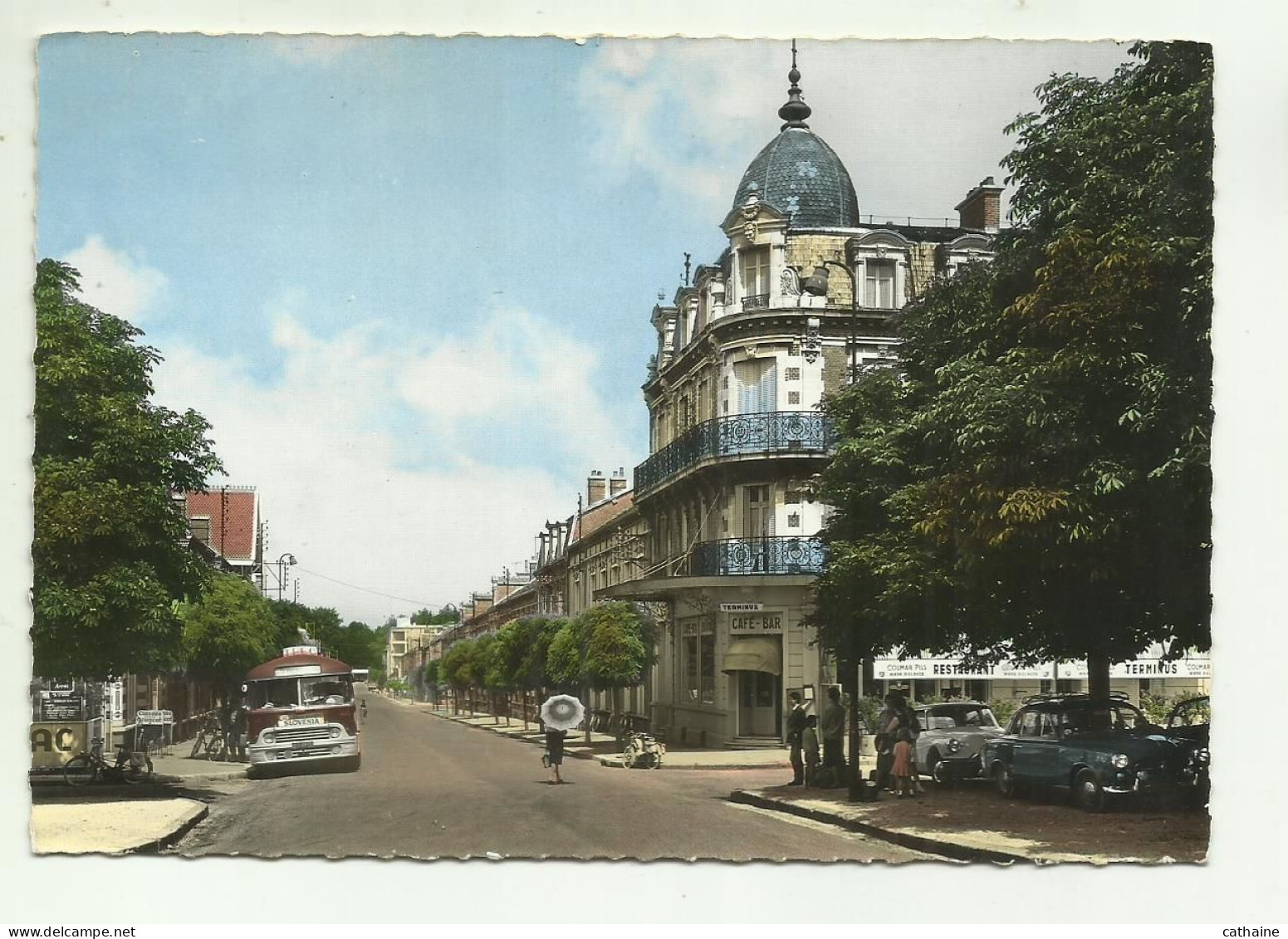 10 . ROMILLY SUR SEINE . LA RUE CARNOT . AUTOBUS "SLOVENIA ". BAR RESTAURANT " LE TERMINUS " - Romilly-sur-Seine