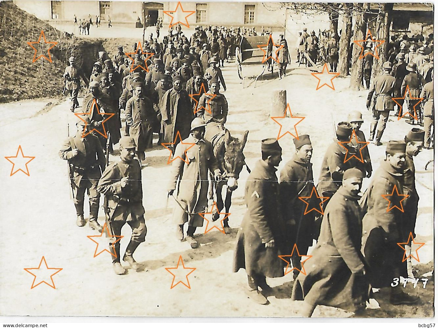 CAMBRAI Photo Allemande Grand Format,prisonniers Français Cour De La Citadelle, Guerre 1914-1918 WW1 - Cambrai