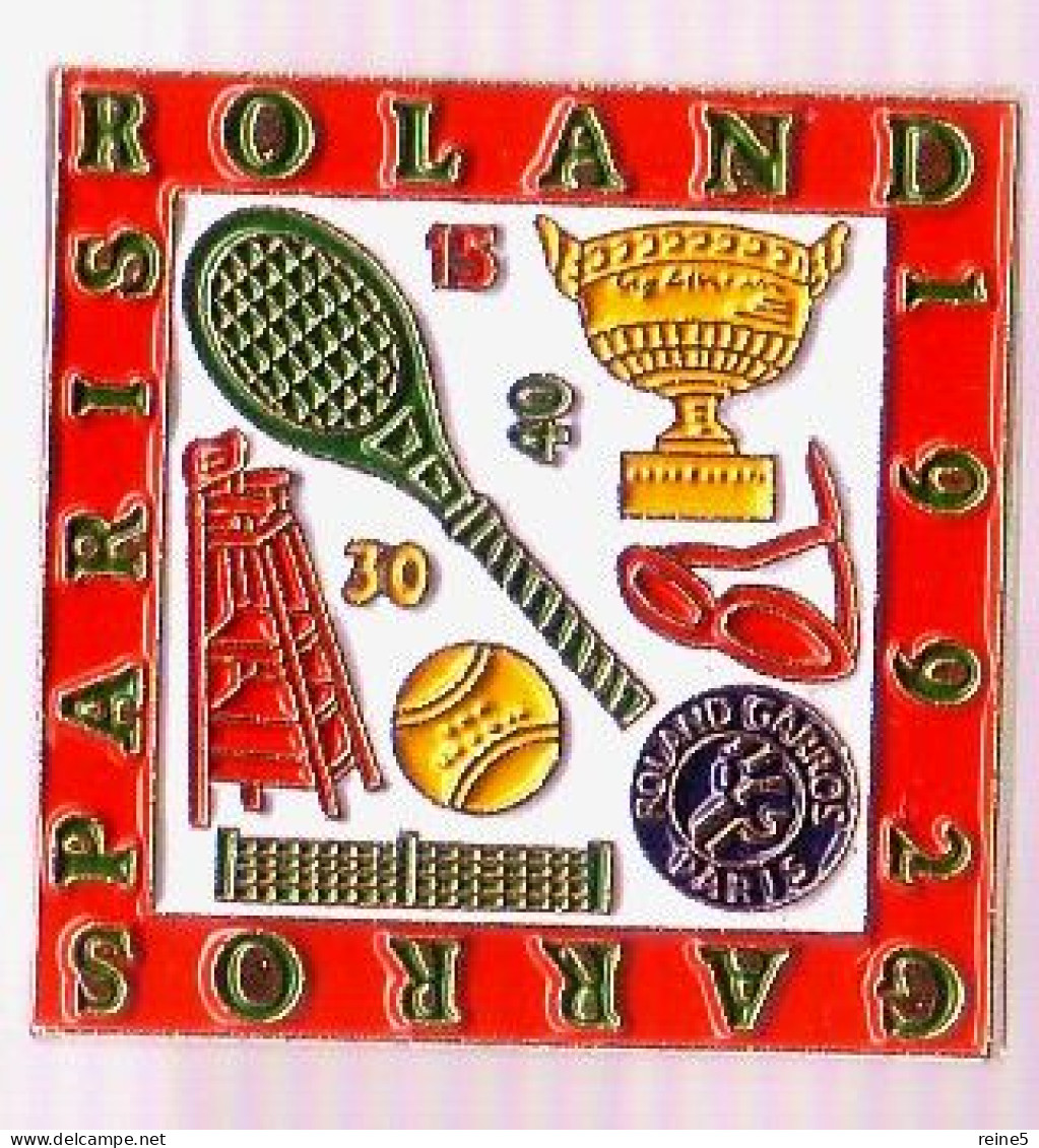PIN'S ROLAND GARROS PARIS 1992 >> CARRE 2.5 S/ 2.5CM -TRES BON ETAT -REF-TTP-SP-TEN-4 - Tennis