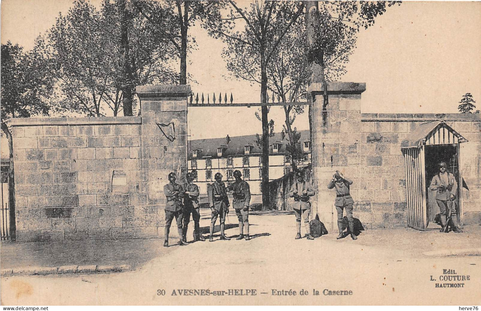 AVESNES SUR HELPE - Entrée De La Caserne - Avesnes Sur Helpe