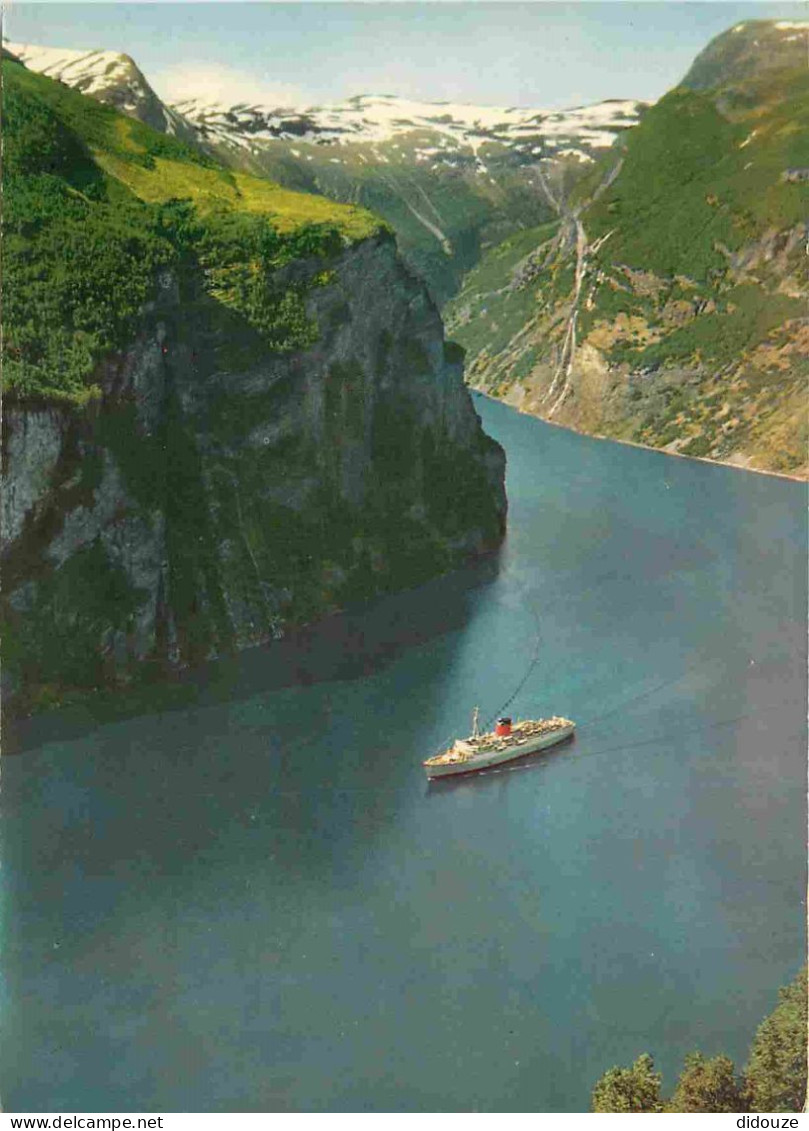 Norvège - A Tourist Vessel On The Geirangerfjord Seen From The Eagle Bend In The Middle The Pulpit And The Seven Sisters - Noruega