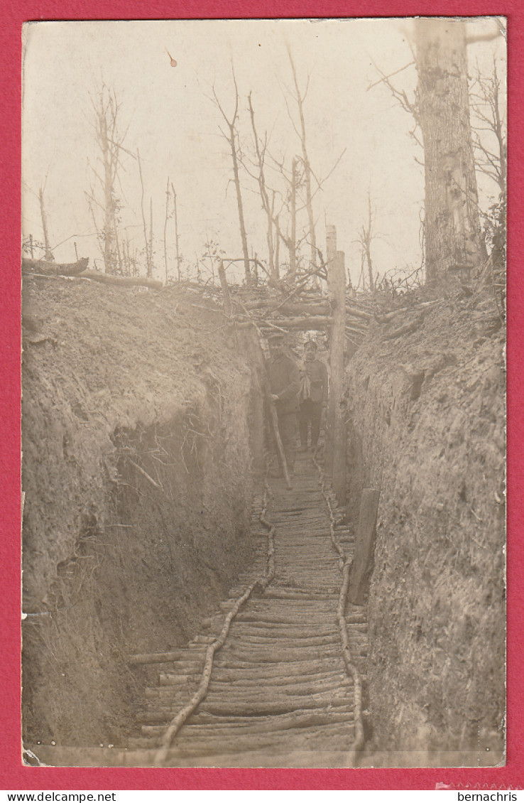 Carte Photo Tranchée Allemande Avec 2 Soldats Datées De 1916 - Andere & Zonder Classificatie