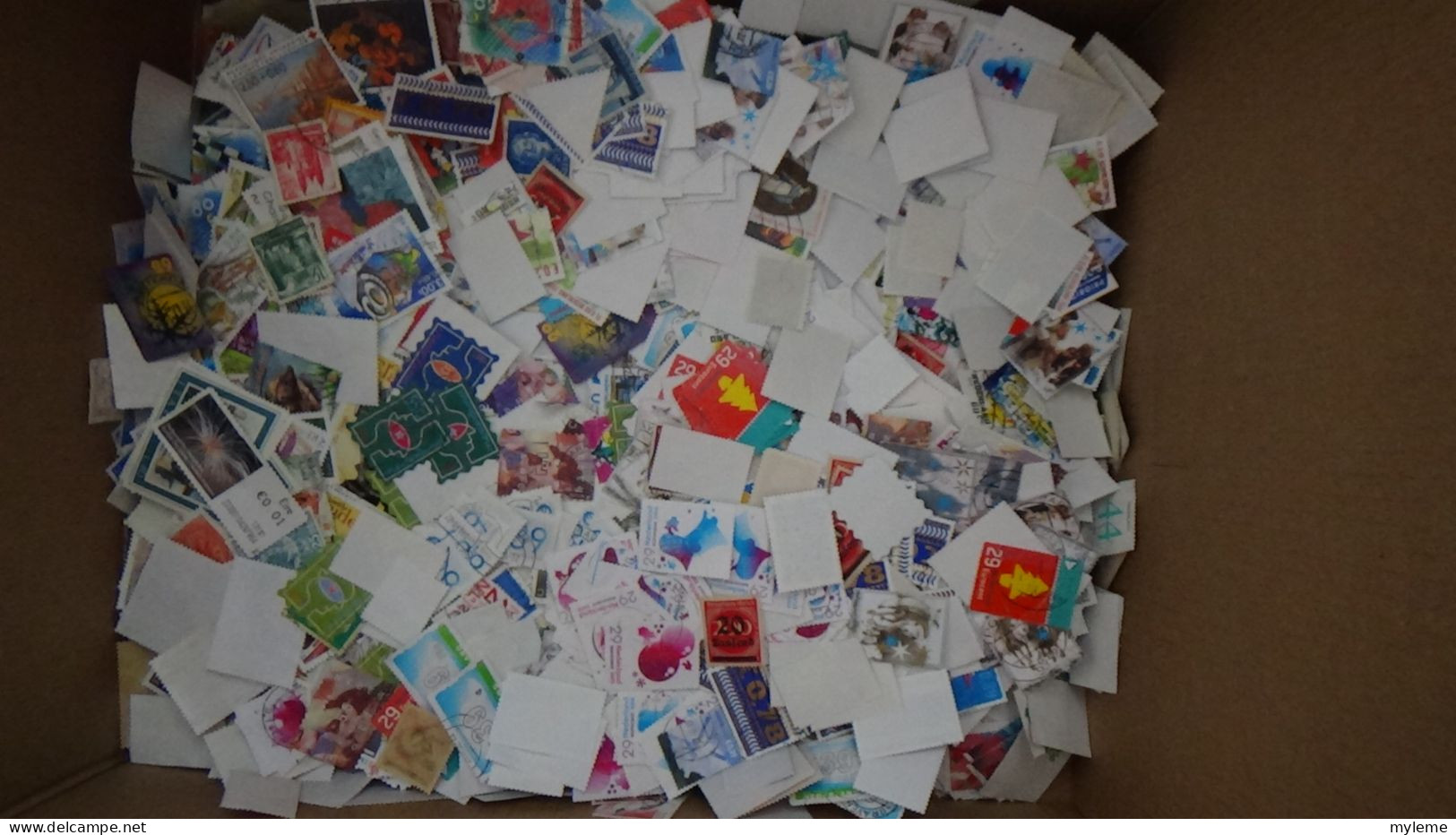 BC000 Carton  5 Kg De Timbres Et Feuilles De Divers Pays. Du Bon Temps à Passer (toutes Les Photos Ne Sont Pas Prises) - Alla Rinfusa (min 1000 Francobolli)