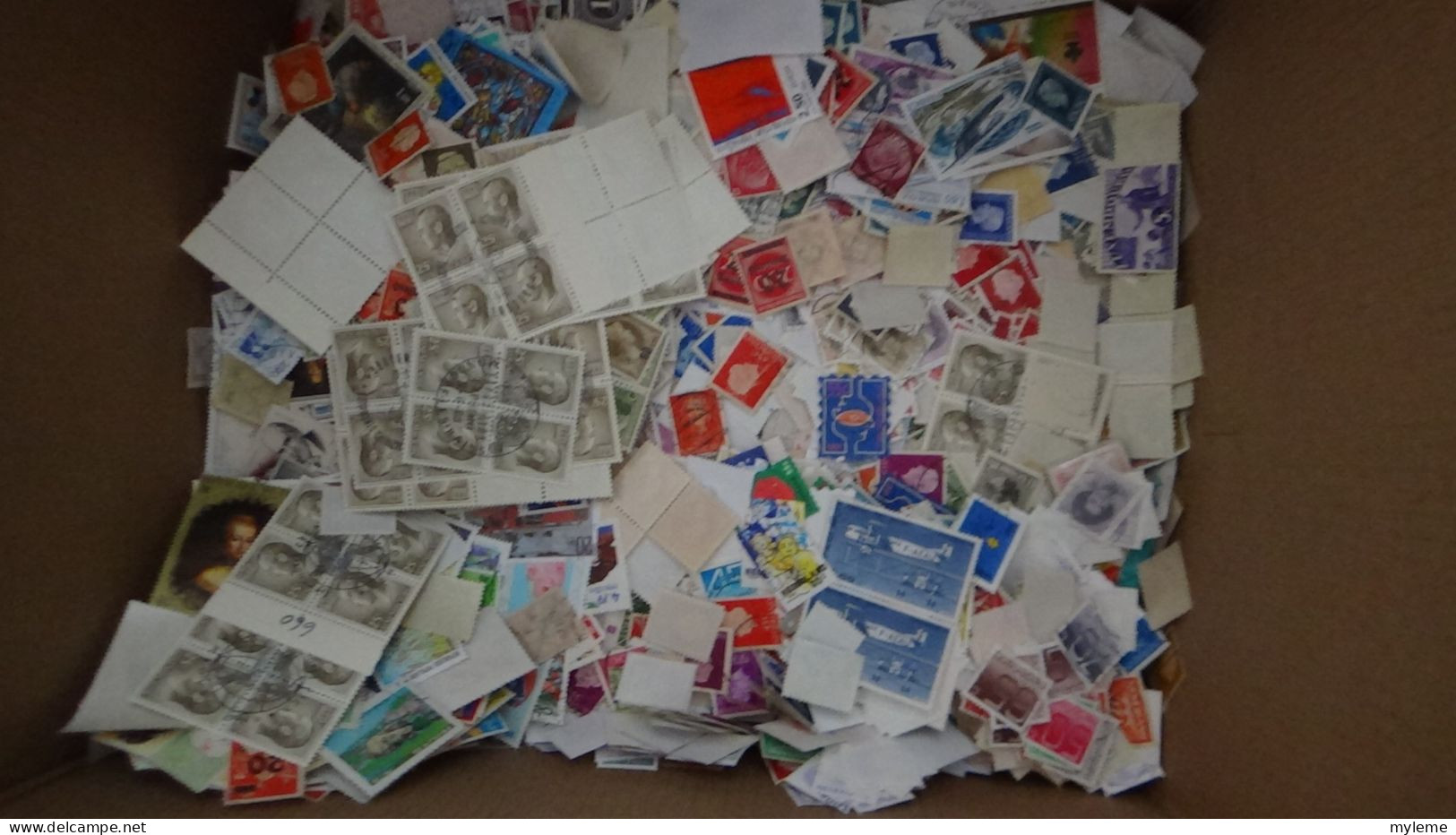 BC000 Carton  5 Kg De Timbres Et Feuilles De Divers Pays. Du Bon Temps à Passer (toutes Les Photos Ne Sont Pas Prises) - Kilowaar (min. 1000 Zegels)