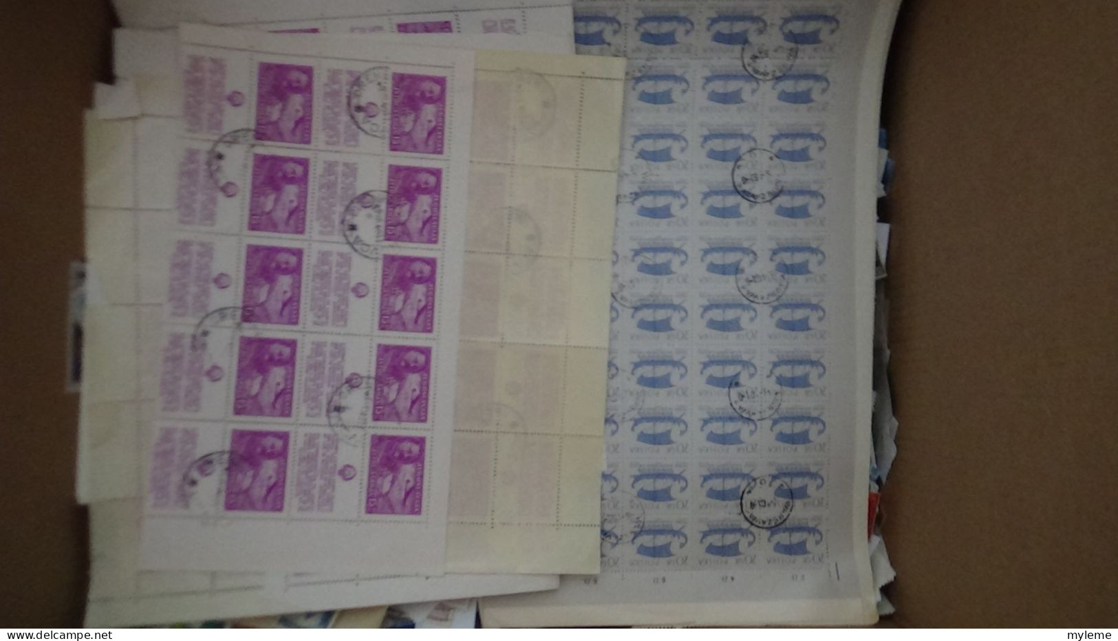BC000 Carton  5 kg de timbres et feuilles de divers pays. Du bon temps à passer (toutes les photos ne sont pas prises)