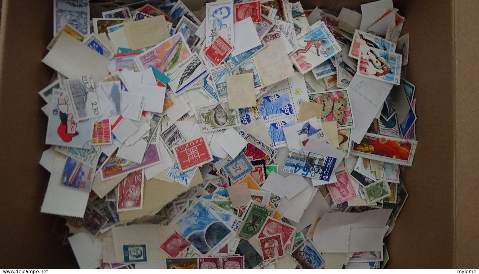 BC000 Carton  5 kg de timbres et feuilles de divers pays. Du bon temps à passer (toutes les photos ne sont pas prises)