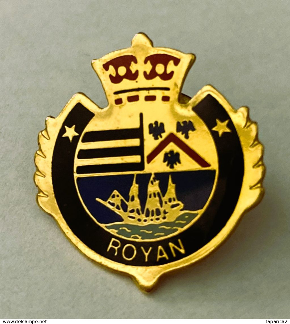 PINS VILLE ROYAN CP 17200 CHARENTE MARITIME 17 BLASON COURONNE / 33NAT - Städte