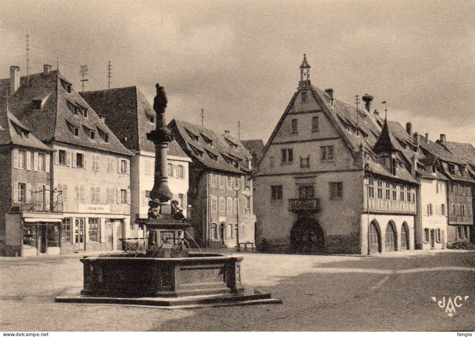 68 LA BELLE ALSACE .183 " OBERNAI-La Place Du Marché ;Edit:Editions D'Art J.  Arnold " - - Alsace