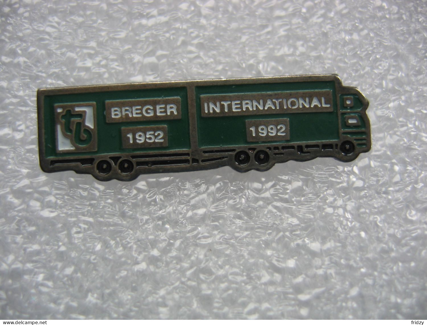 Pin's Des 40 Ans Des Transports BREGER International 1952-1992 - Transportes