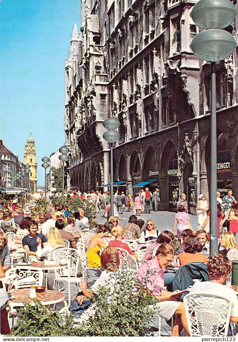 Münich - La Zone Piétonne De La Mairie Avec La Theatinerkirche En Arrière-plan - Muenchen