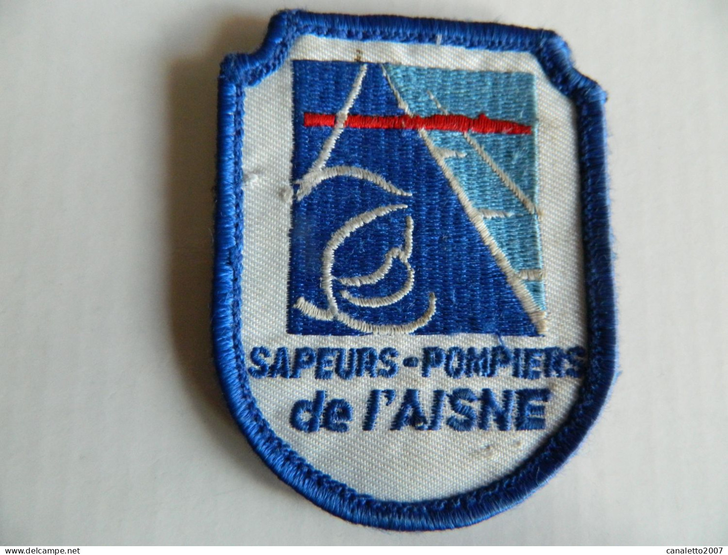 AISNE +POMPIERS : TRES BEL ECUSSON DES POMPIERS DE L'AISNE FRANCE - Feuerwehr