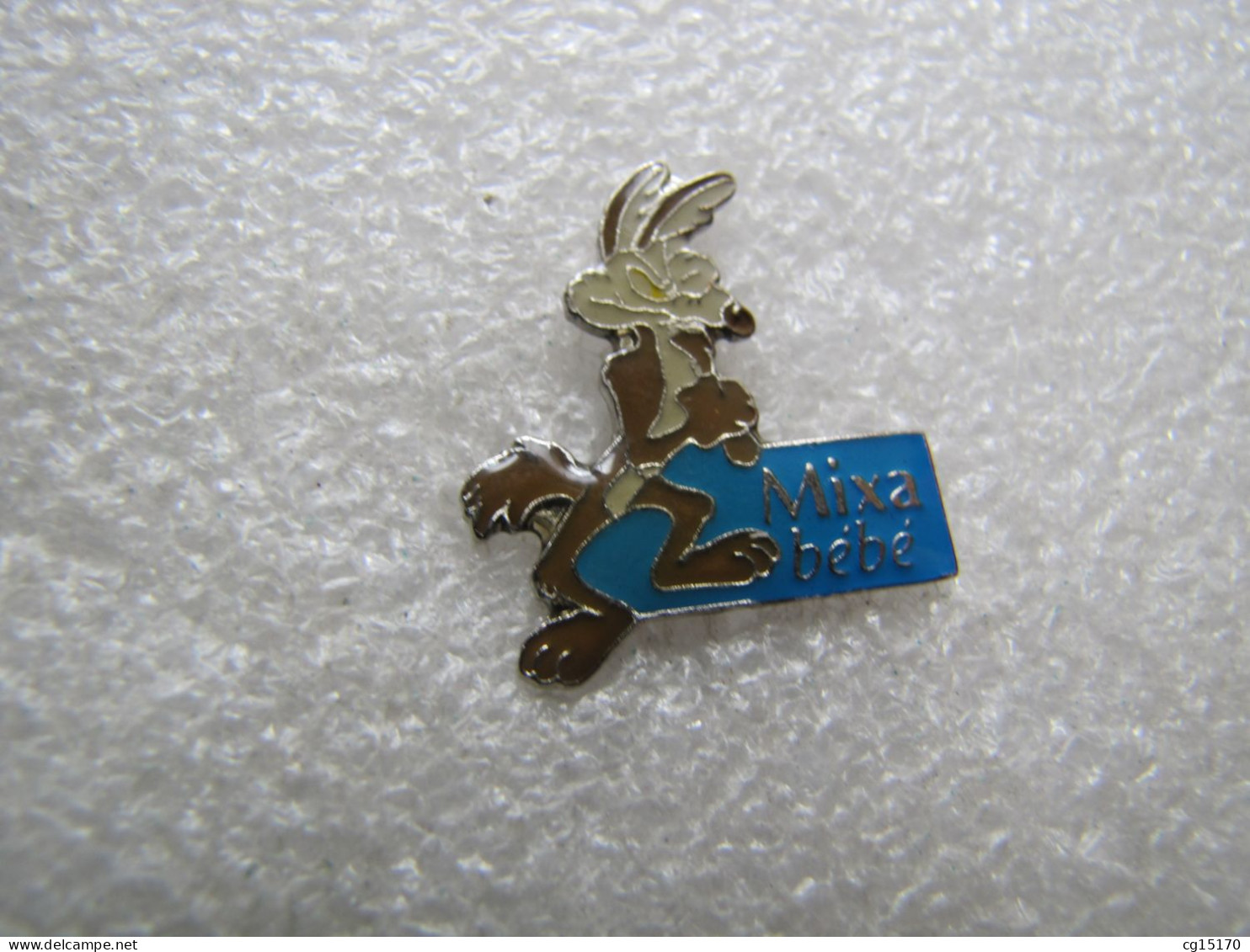 PIN'S    MIXA  BEBE   COYOTE    WARNER BROS - BD