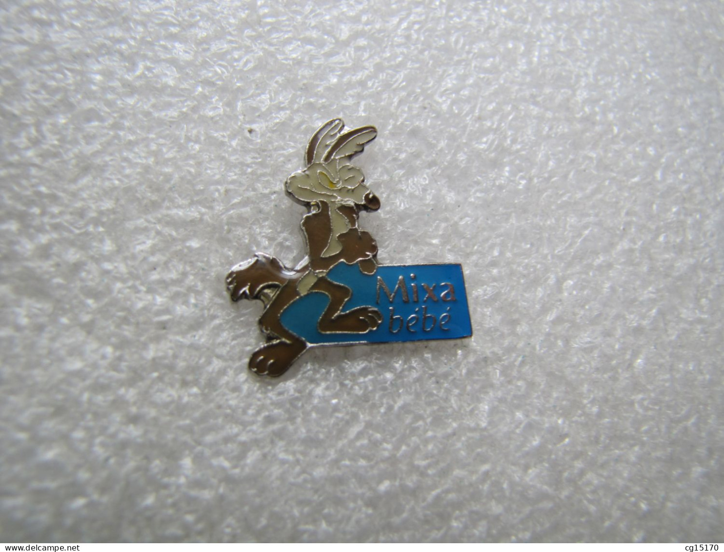 PIN'S    MIXA  BEBE   COYOTE    WARNER BROS - BD