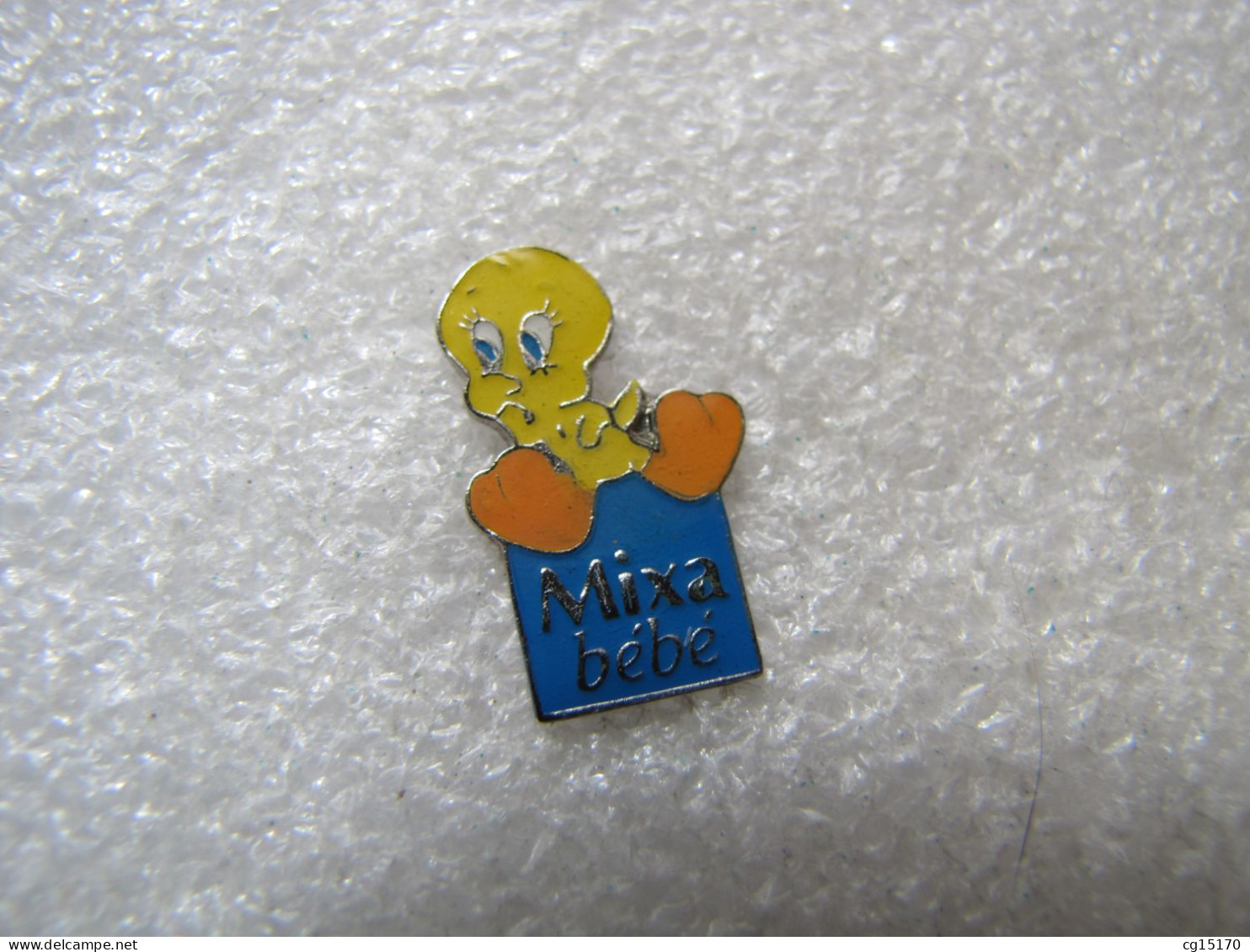 PIN'S    MIXA  BEBE   TITI     WARNER BROS - Comics