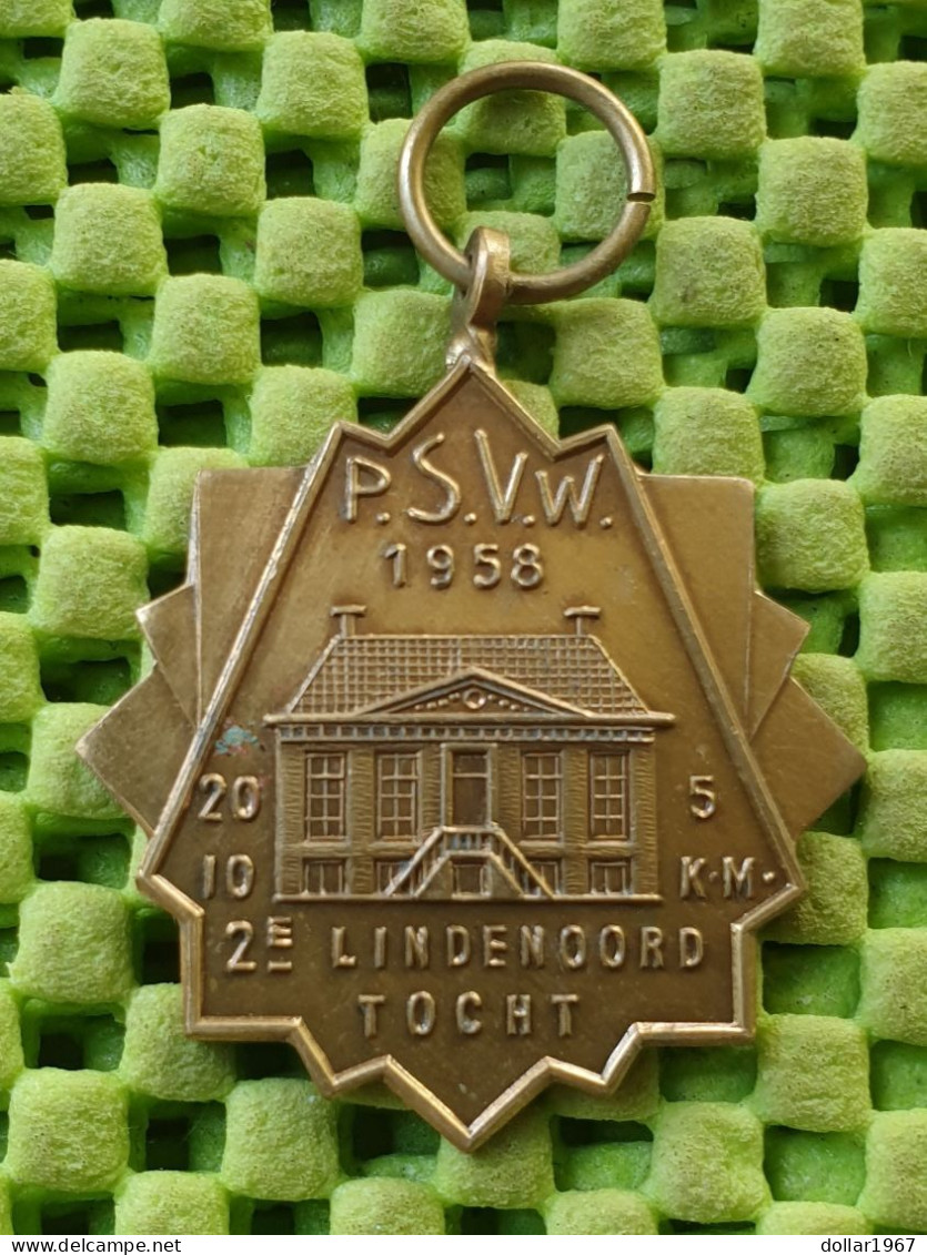 Medaile : P.S.V.W. 2e. Lindenoord Tocht 1958 ( Friesland ) -  Original Foto  !!  Medallion  Dutch - Andere & Zonder Classificatie