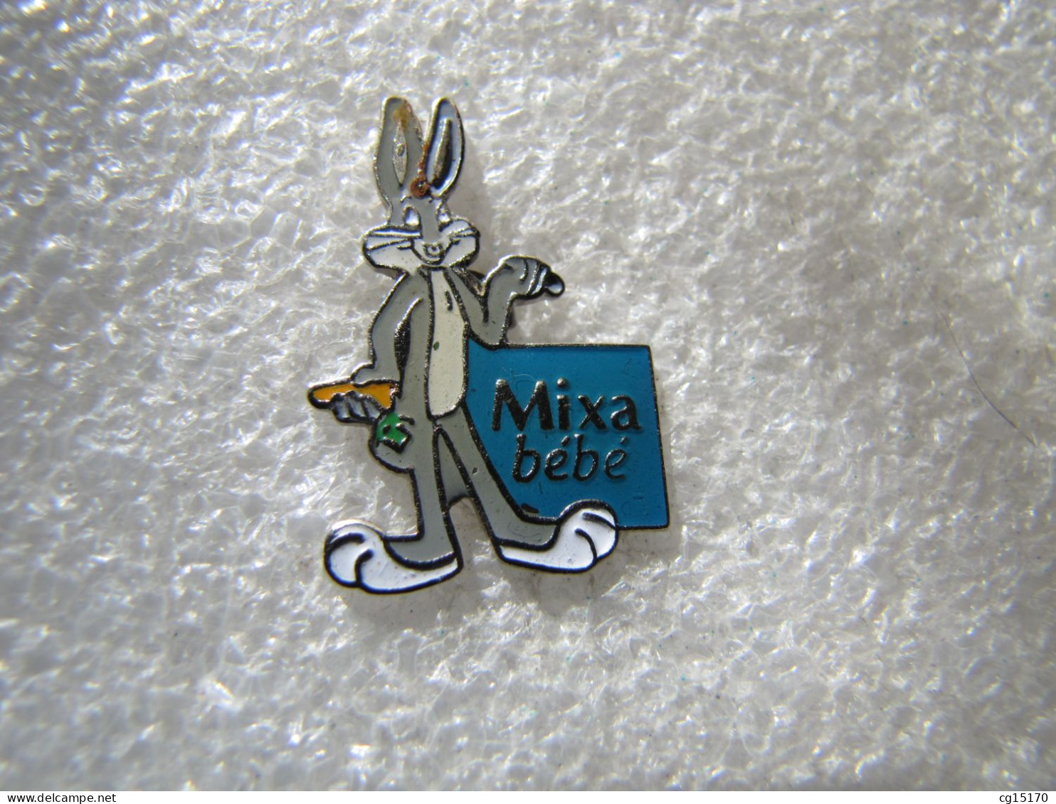 PIN'S    MIXA  BEBE   BUGS  BUNNY    WARNER BROS - Cómics