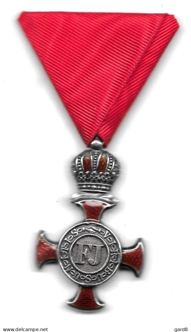 Croix Du Mérite De L'Empire D'Autriche-Hongrie, En Argent Avec Couronne - Antes De 1871