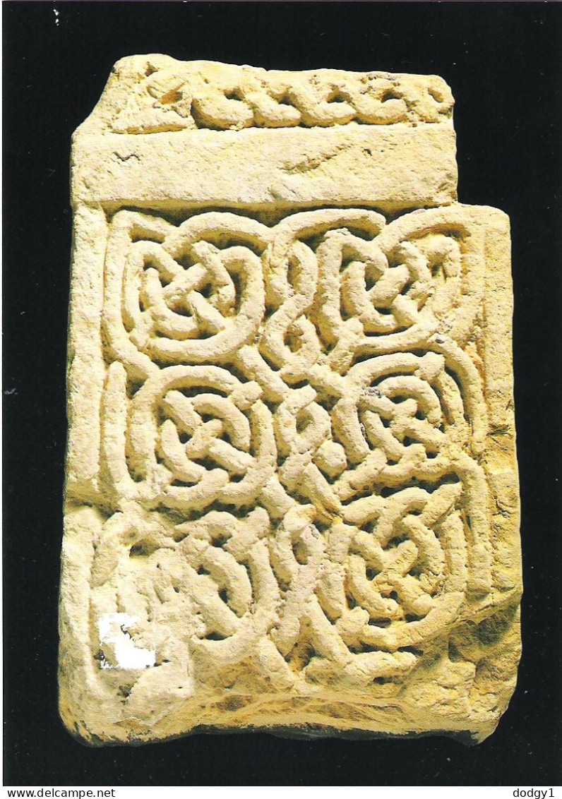 NINTH CENTUARY SANDSTONE CARVING, LINDISFARNE PRIORY, HOLY ISLAND, NORTHUMBERLAND, ENGLAND. UNUSED POSTCARD Mm5 - Andere & Zonder Classificatie