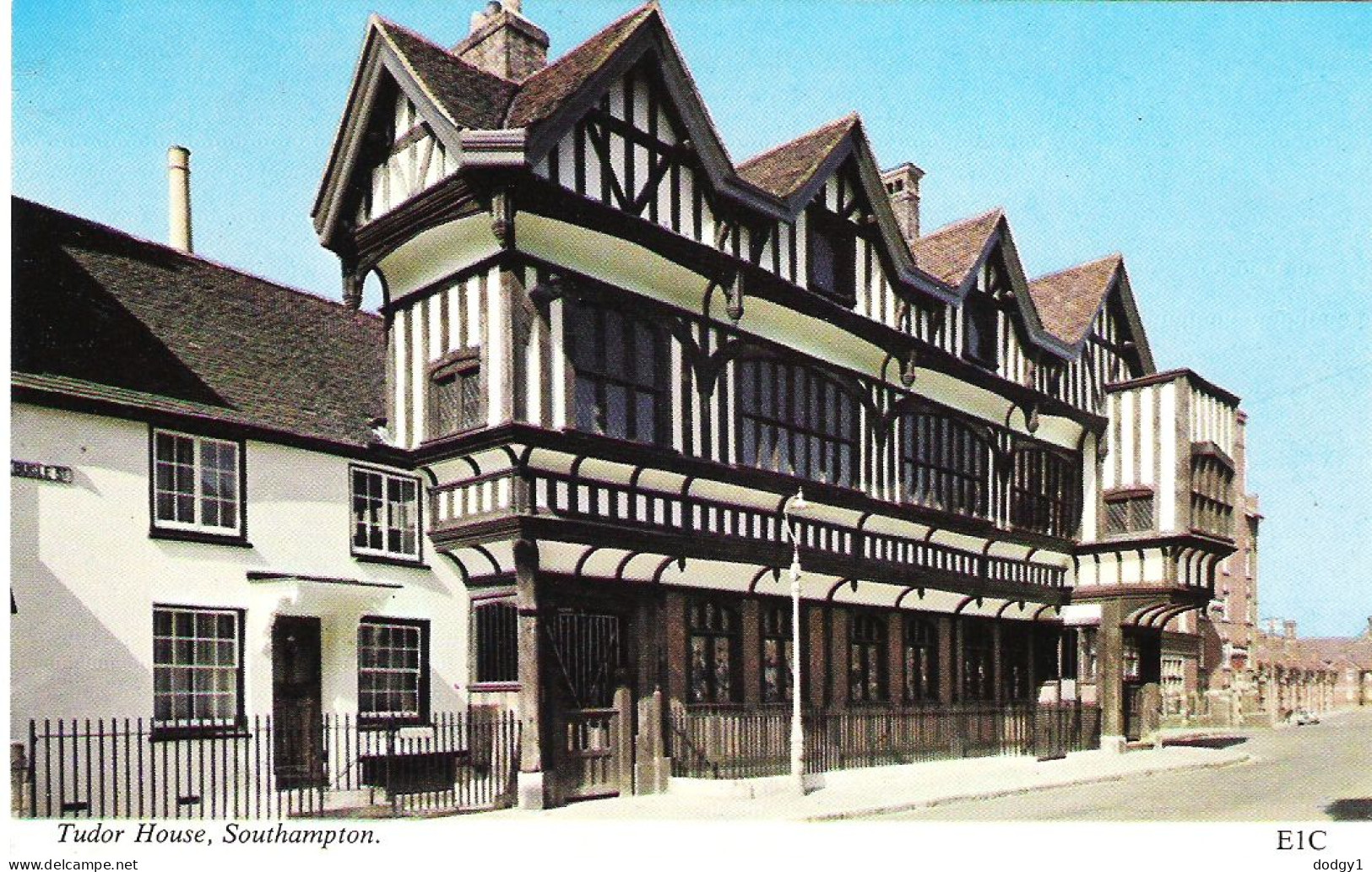 THE TUDOR HOUSE, SOUTHAMPTON, HAMPSHIRE, ENGLAND. UNUSED POSTCARD Mm5 - Southampton