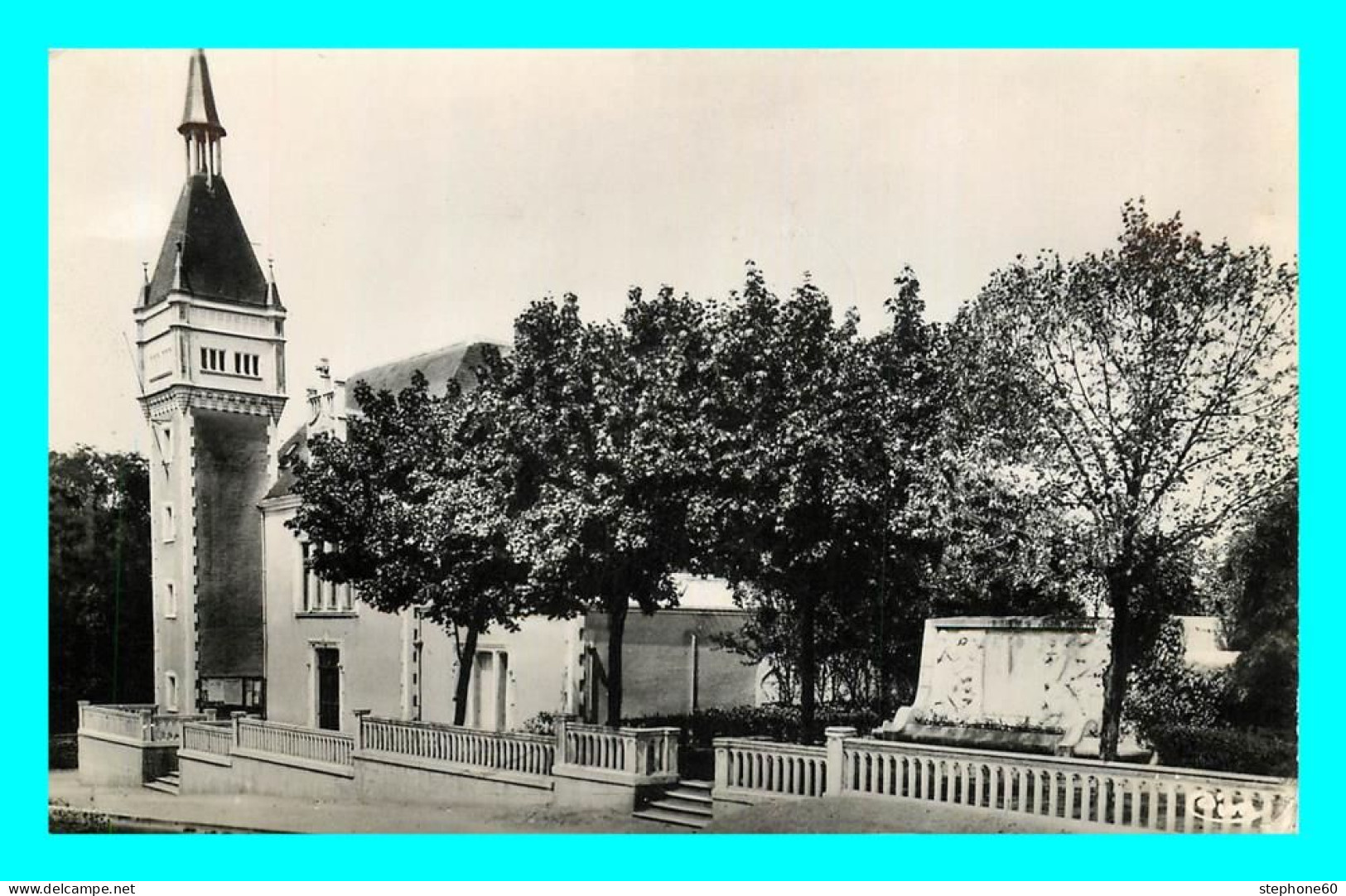 A727 / 301 03 - NERIS LES BAINS Hôtel De Ville Et Monument Aux Morts - Neris Les Bains