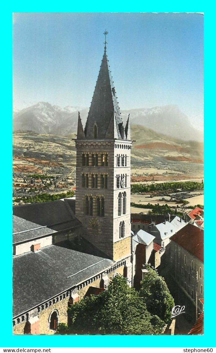 A740 / 171 05 - EMBRUN Cathedrale - Embrun