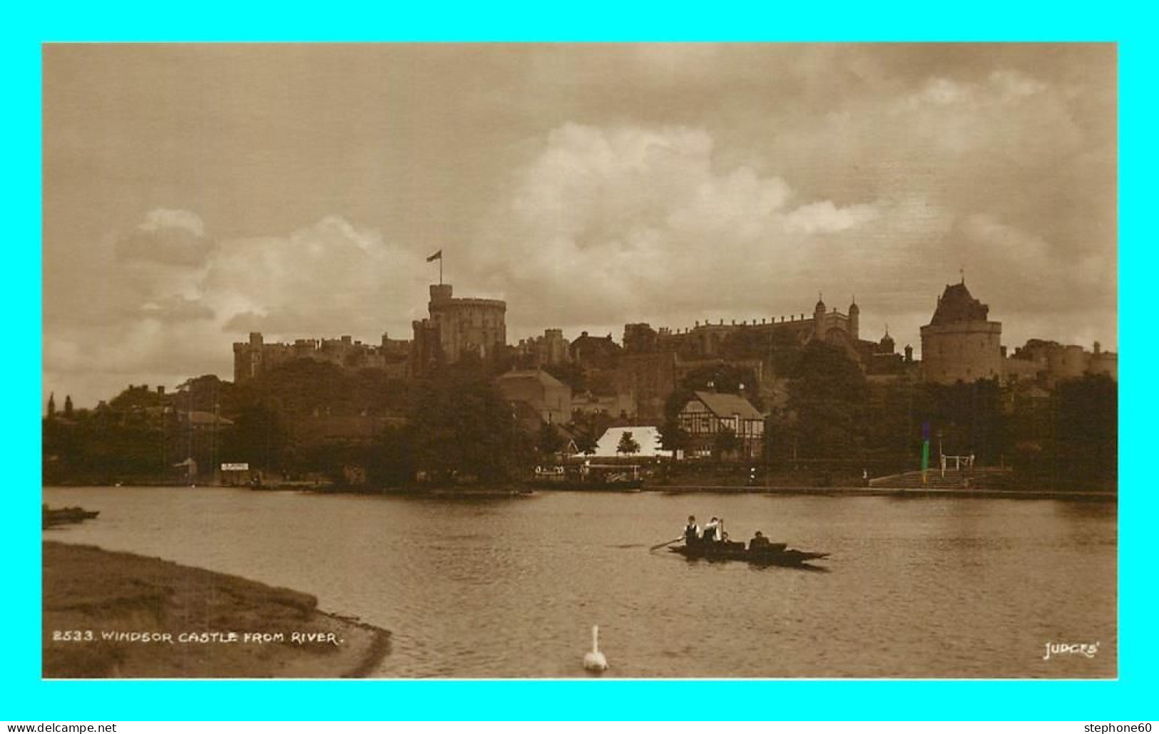 A737 / 379 WINDSOR Castle From River - Windsor