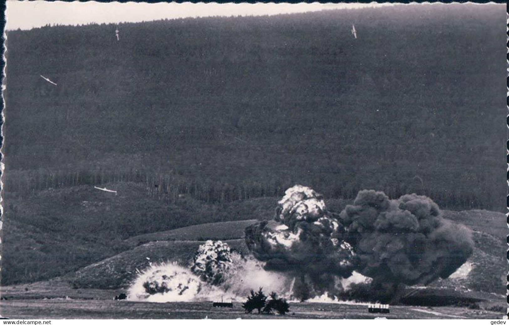 Armée Suisse, Bombardement Au Napalm (14108) - Materiale